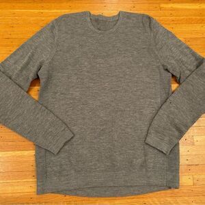 LuLuLemon men’s grey knit sweater